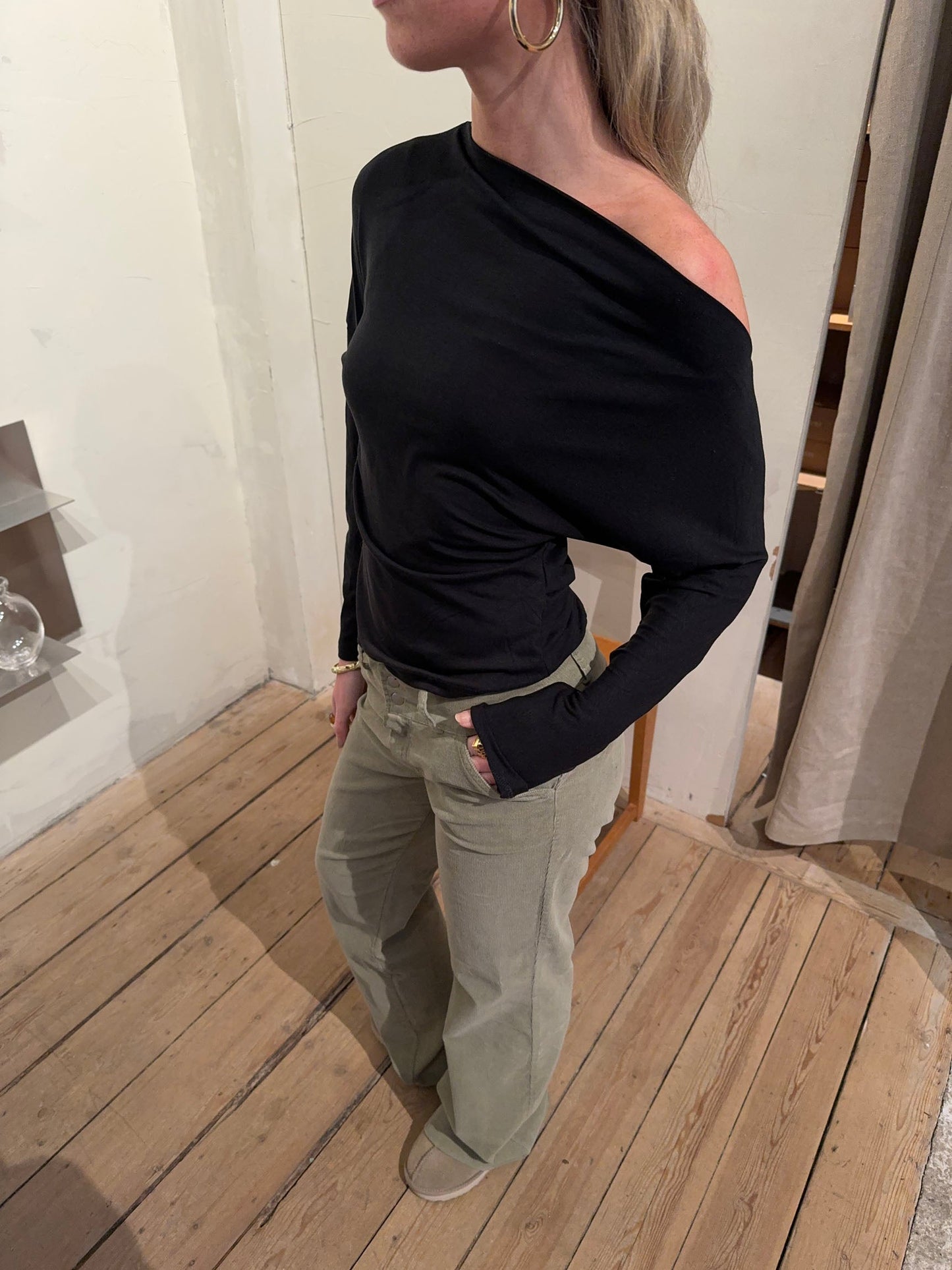 Elyana · Top Off-Shoulder Chic